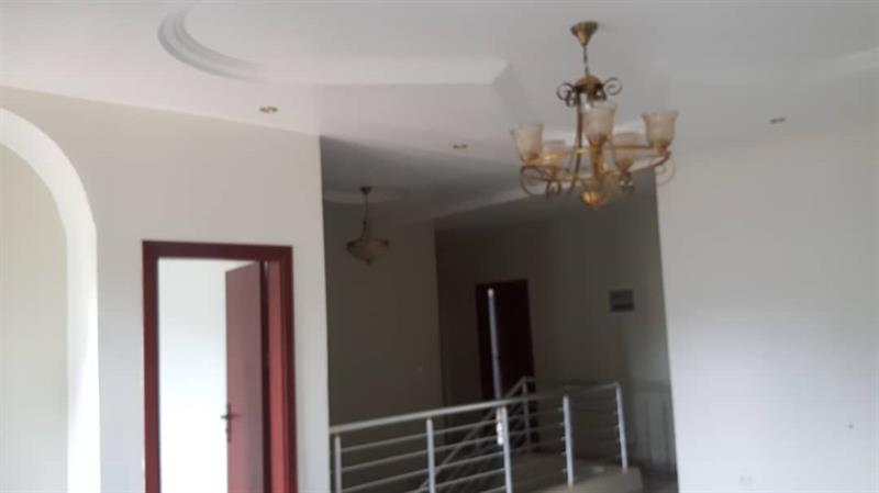 Omnisports duplex d'une superficie de 800m2 a vendre avec 9 chambres BRAD IMMO